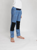 Kinderhose Bio-Baumwolle in Jeans-Optik | Mitwachsend, verstärktes Knie