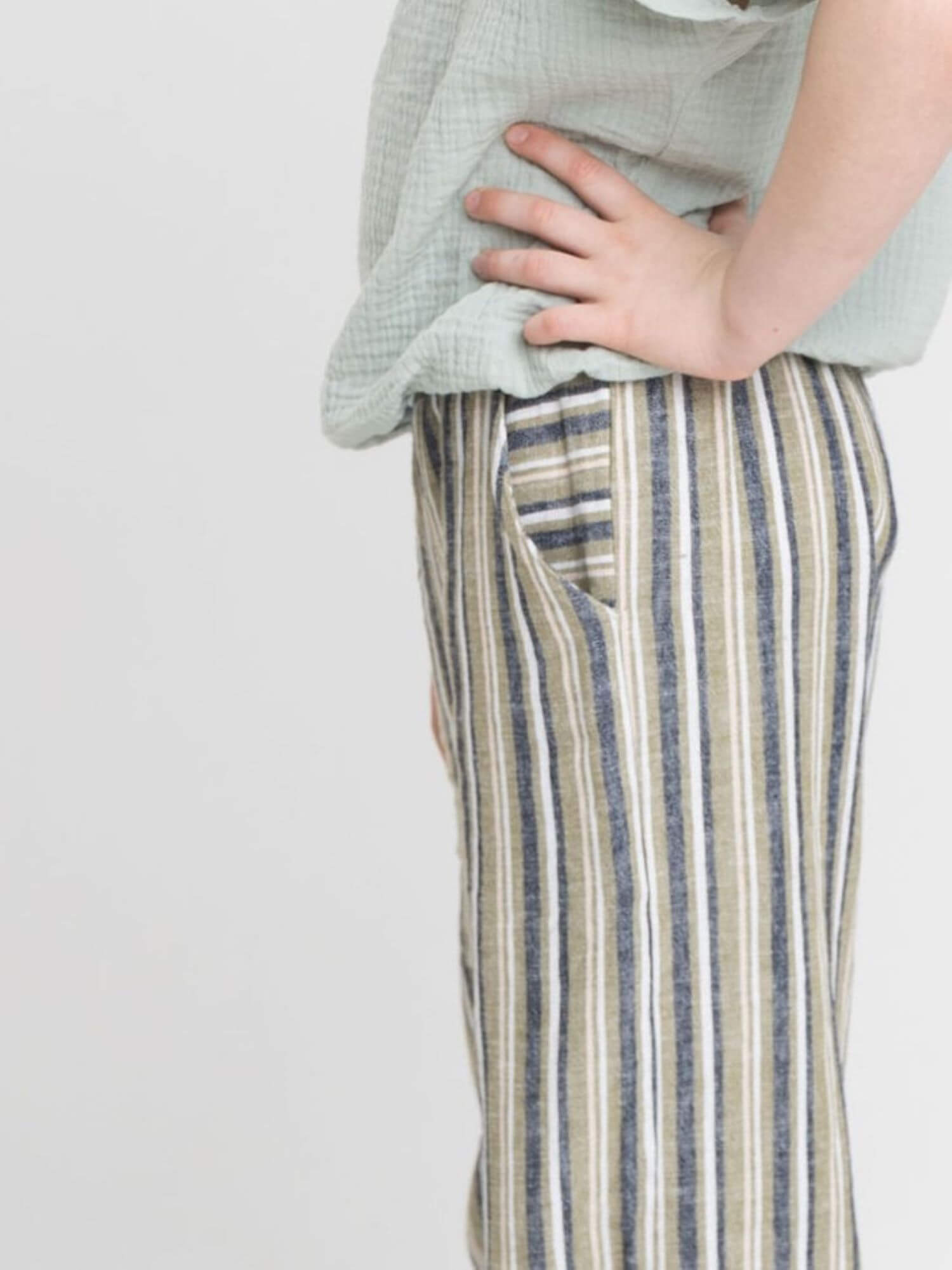 Leinenhose mit Taschen und verstellbarem Bund