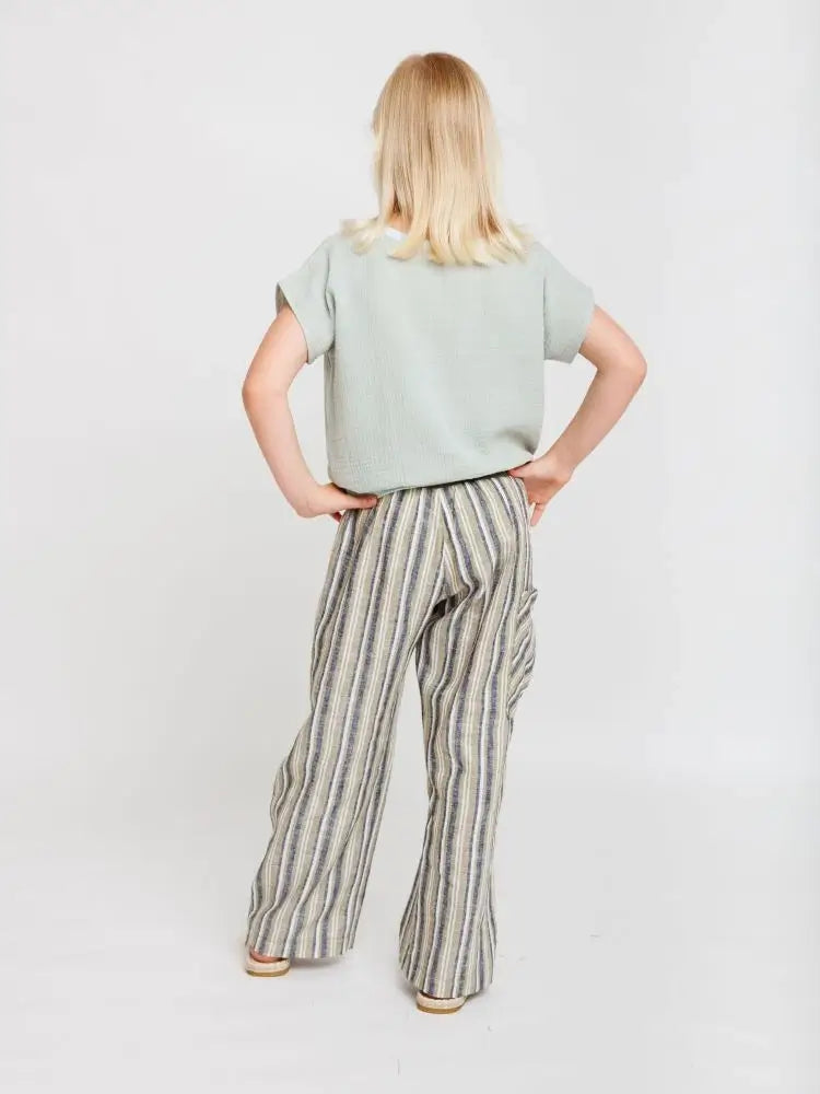 Leinenhose Kinder mit Cargo-Tasche und verstellbarem Bund – Taschenfreund image 2